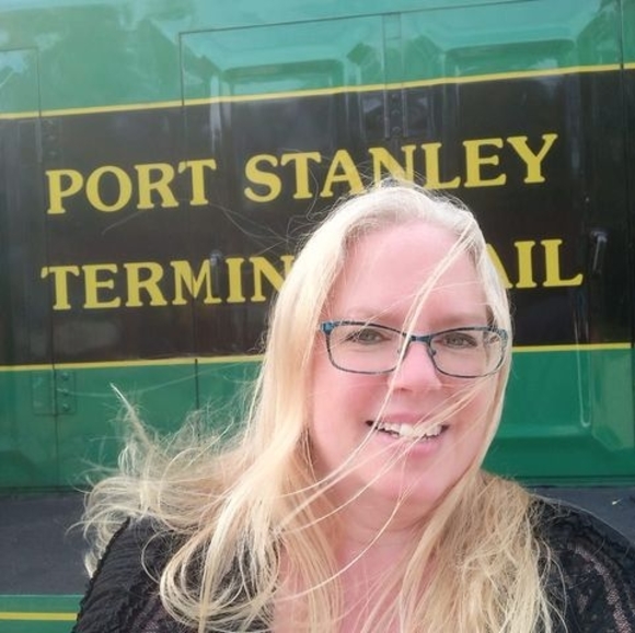 Meet your Posher, Charlene - Picture 1 of 1